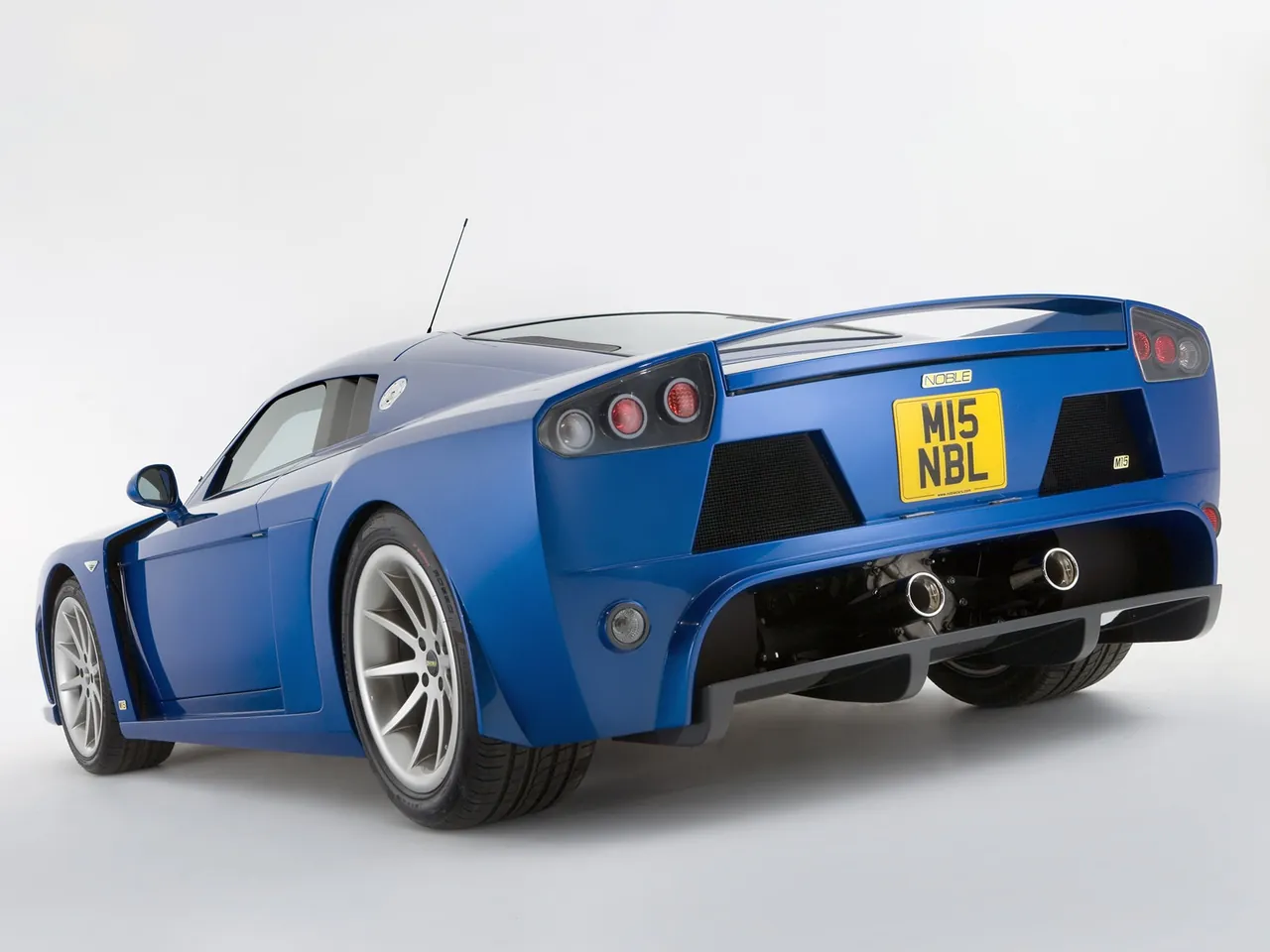 Noble M15 (2006) – zadní tříčtvrteční pohled