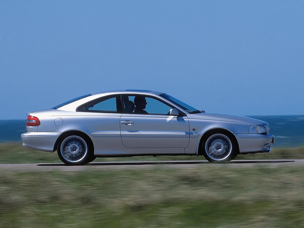 Volvo C70 Coupe (2001) – boční profil