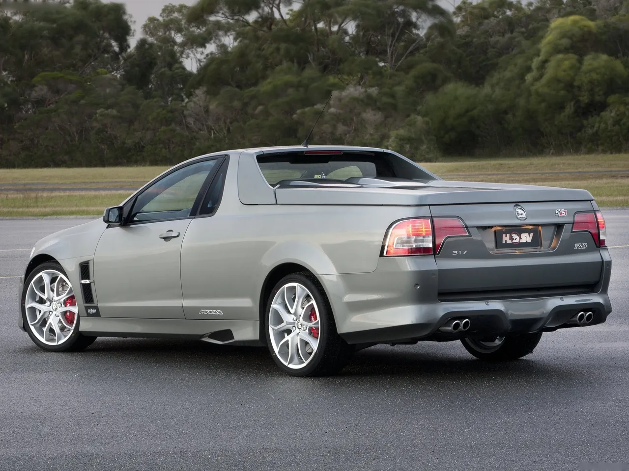 HSV E3 Maloo R8 (2011) – zadní tříčtvrteční pohled