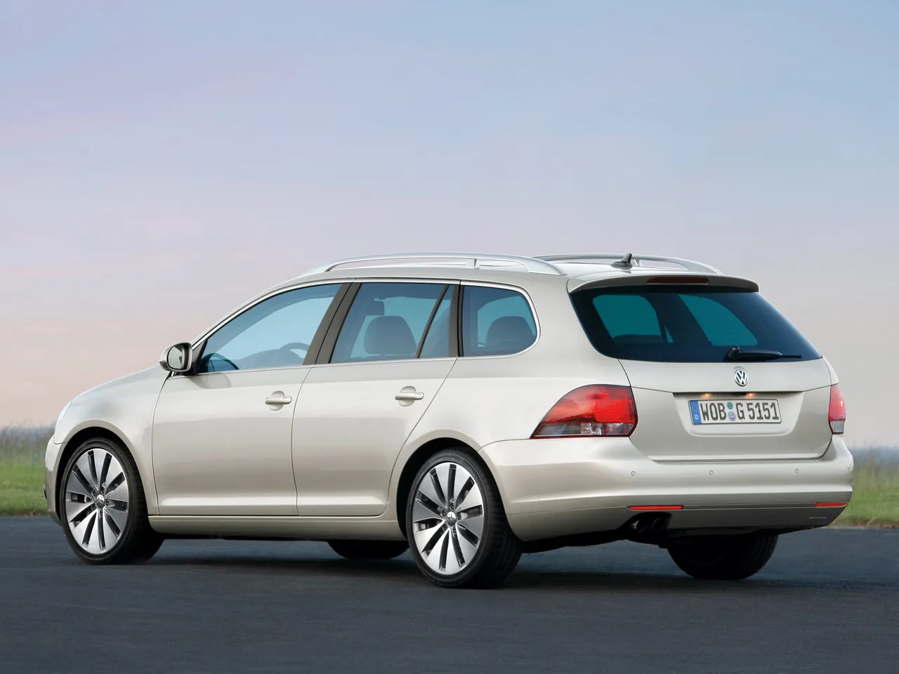 Volkswagen Golf Variant (2010) – zadní tříčtvrteční pohled