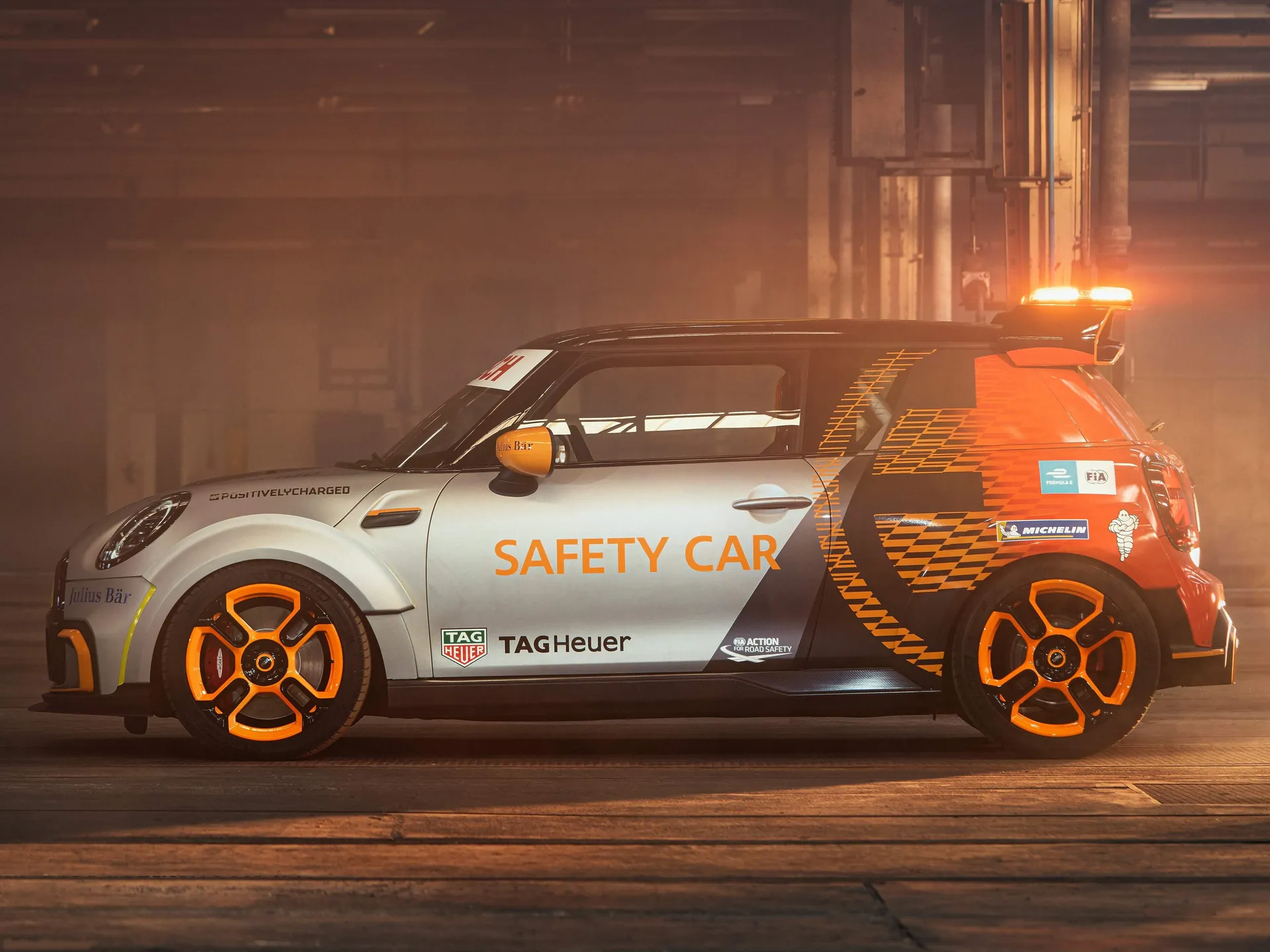 Mini Electric Pacesetter (2021) – boční profil