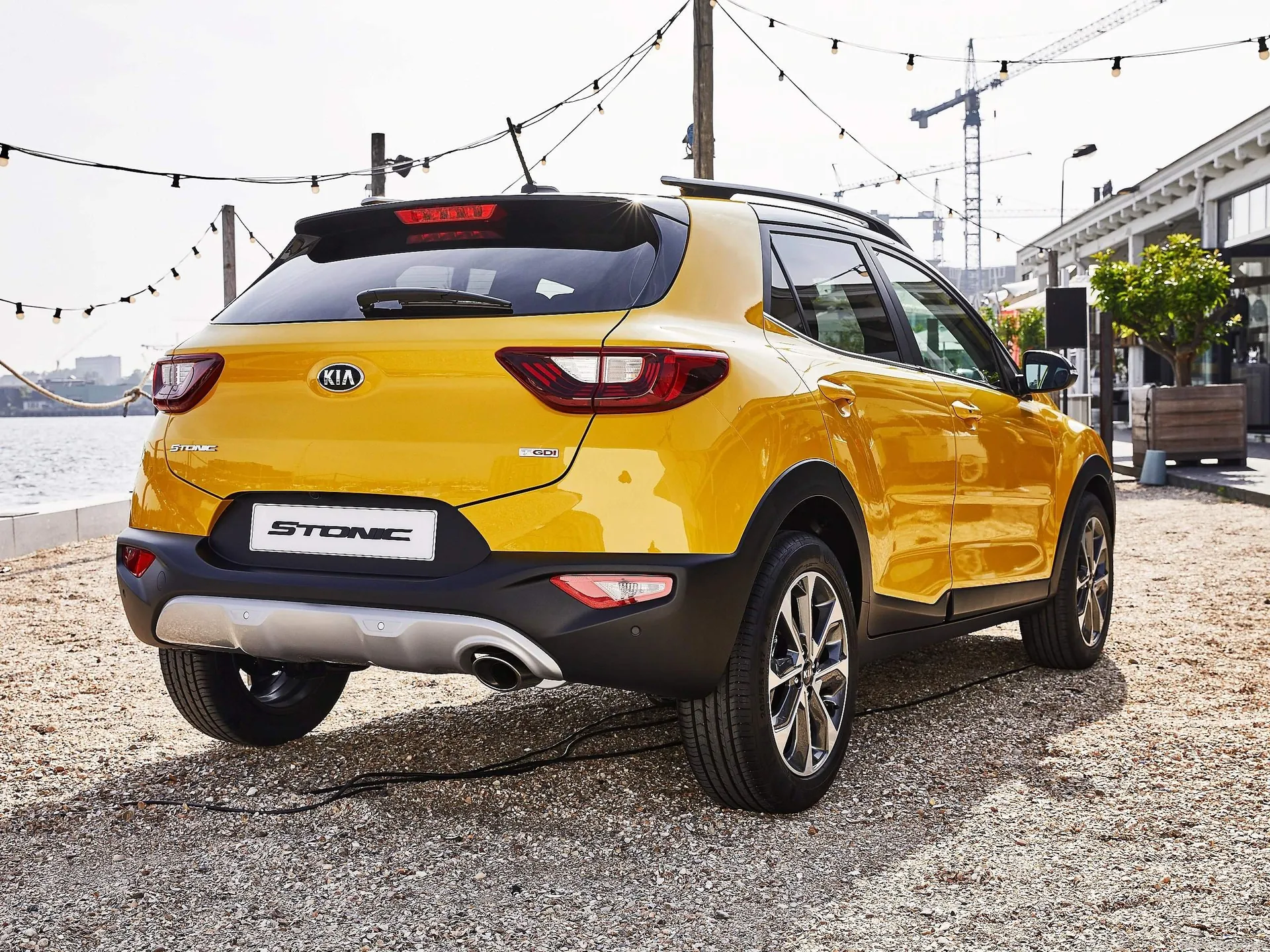 Kia Stonic (2018) – zadní tříčtvrteční pohled