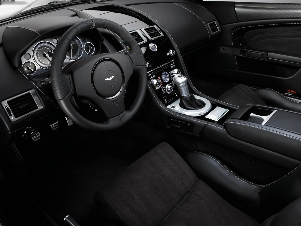 Aston Martin DBS (2008) – interiér