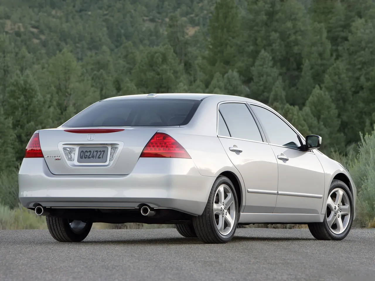 Honda Accord Sedan EX-L (2007) – zadní tříčtvrteční pohled