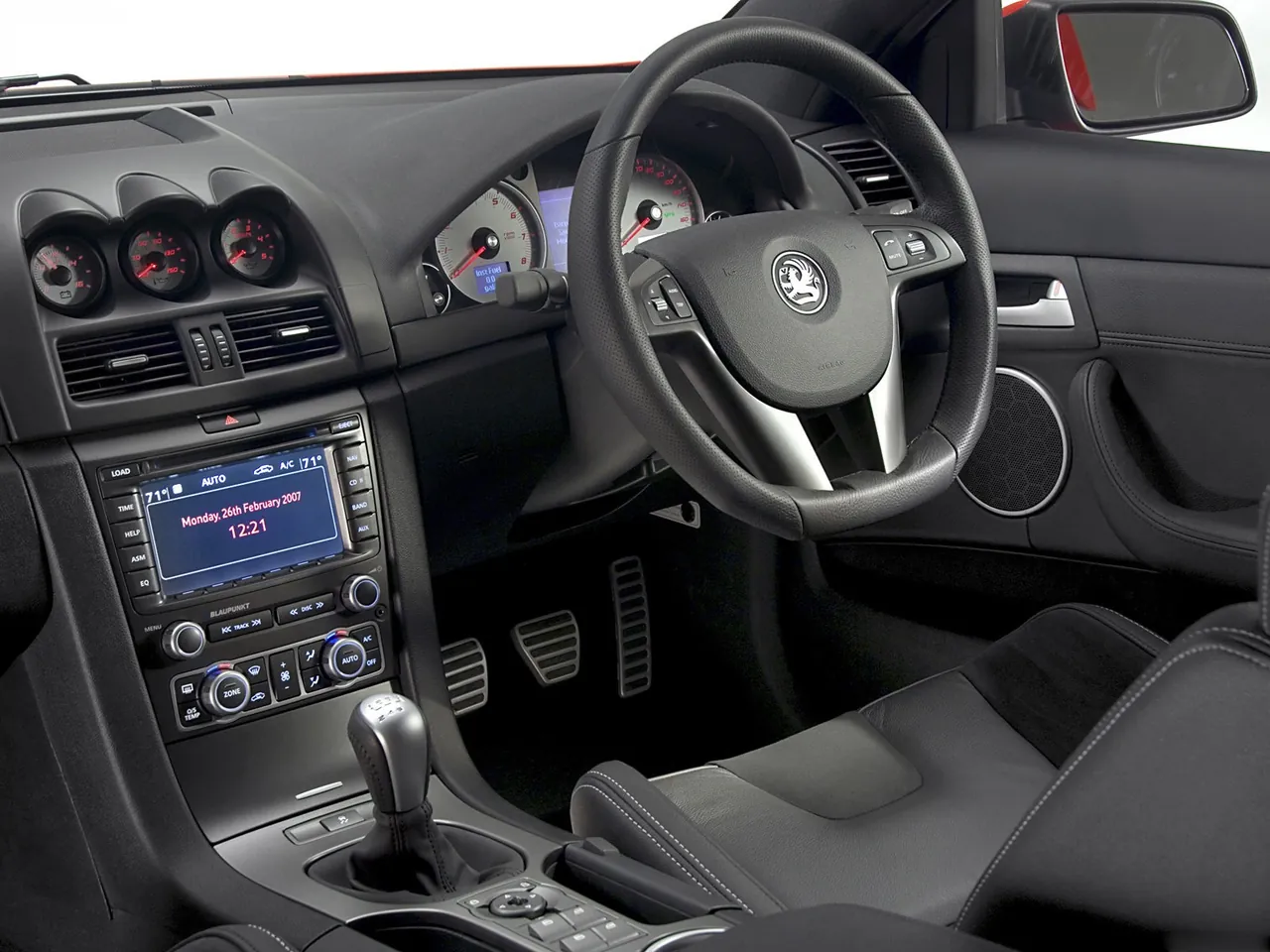Vauxhall VXR8 (2007) – interiér