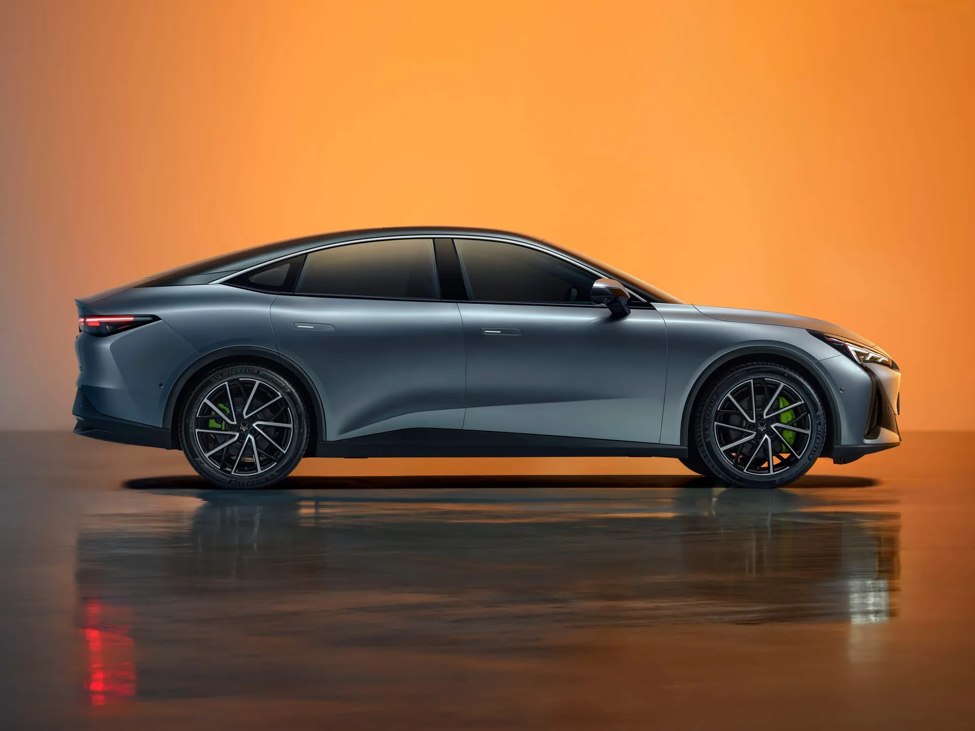 BAIC ArcFox Alpha S5 (2025) – boční profil