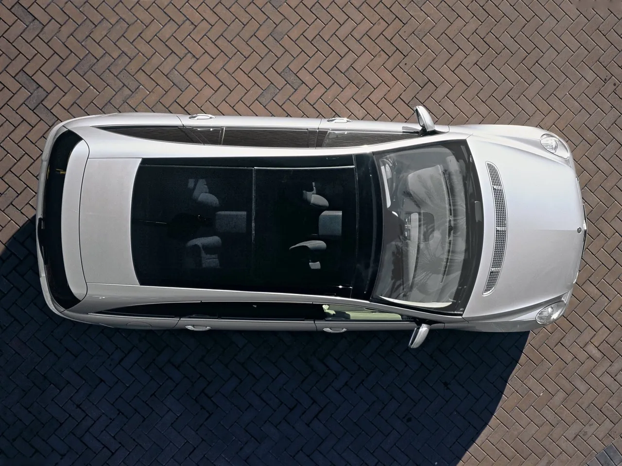 Mercedes-Benz R-Class (2008) - Top view