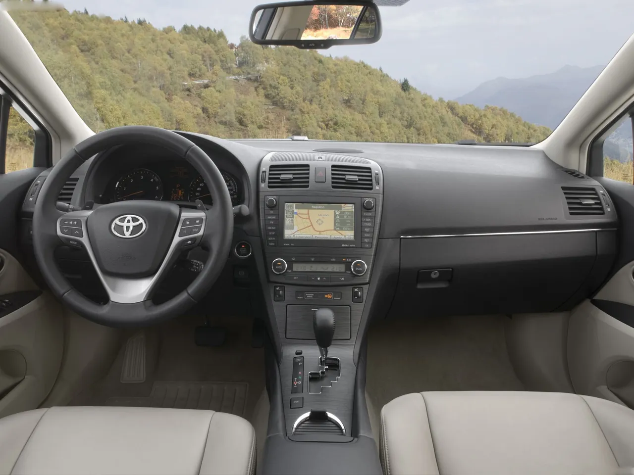 Toyota Avensis (2009) - Interior