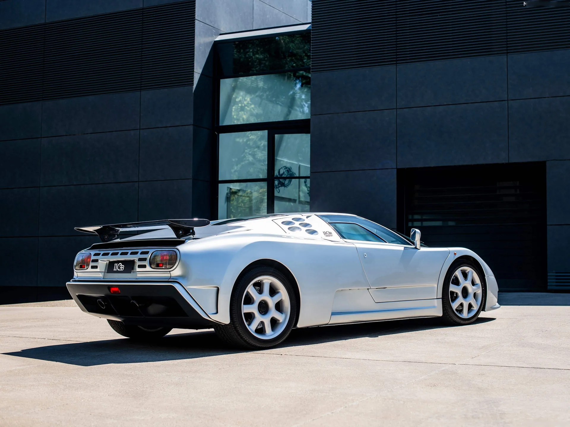 Bugatti EB110 Super Sport (1992) – zadní tříčtvrteční pohled