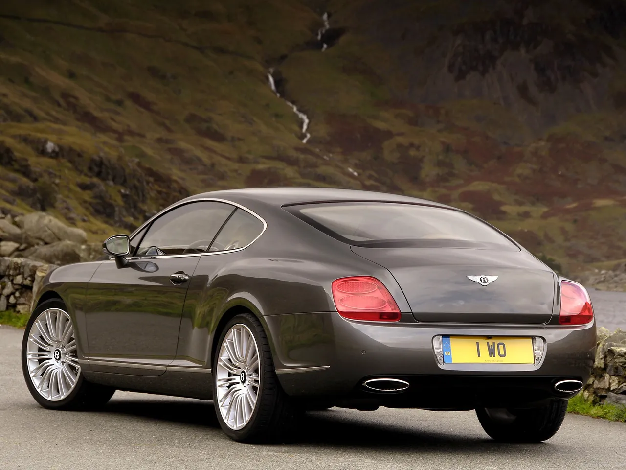 Bentley Continental GT Speed (2008) – zadní tříčtvrteční pohled