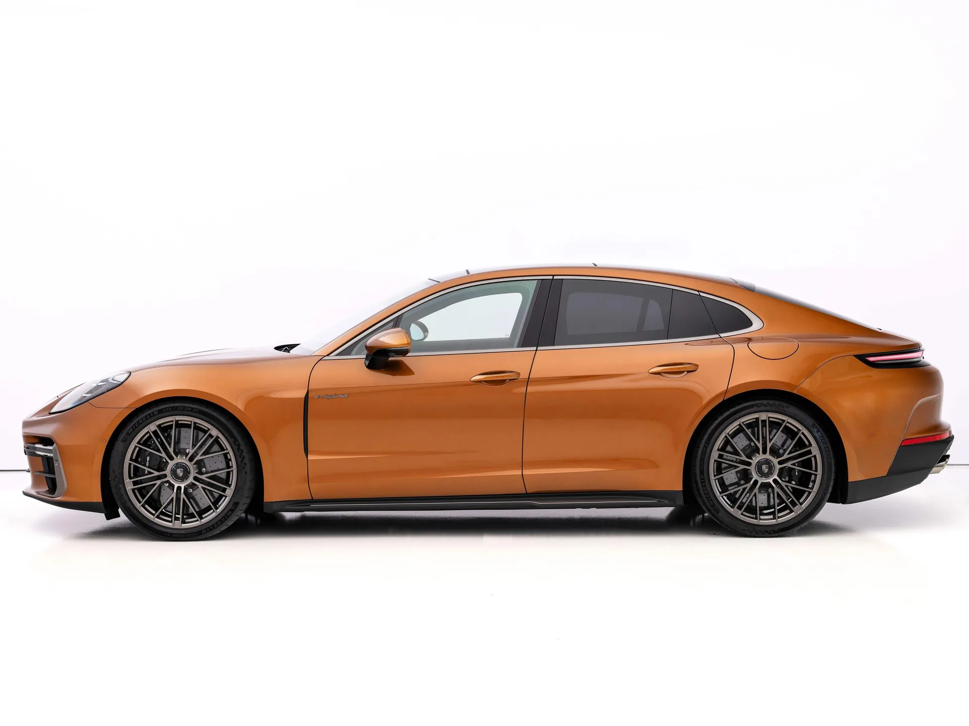 Porsche Panamera Turbo E-Hybrid (2024) – boční profil