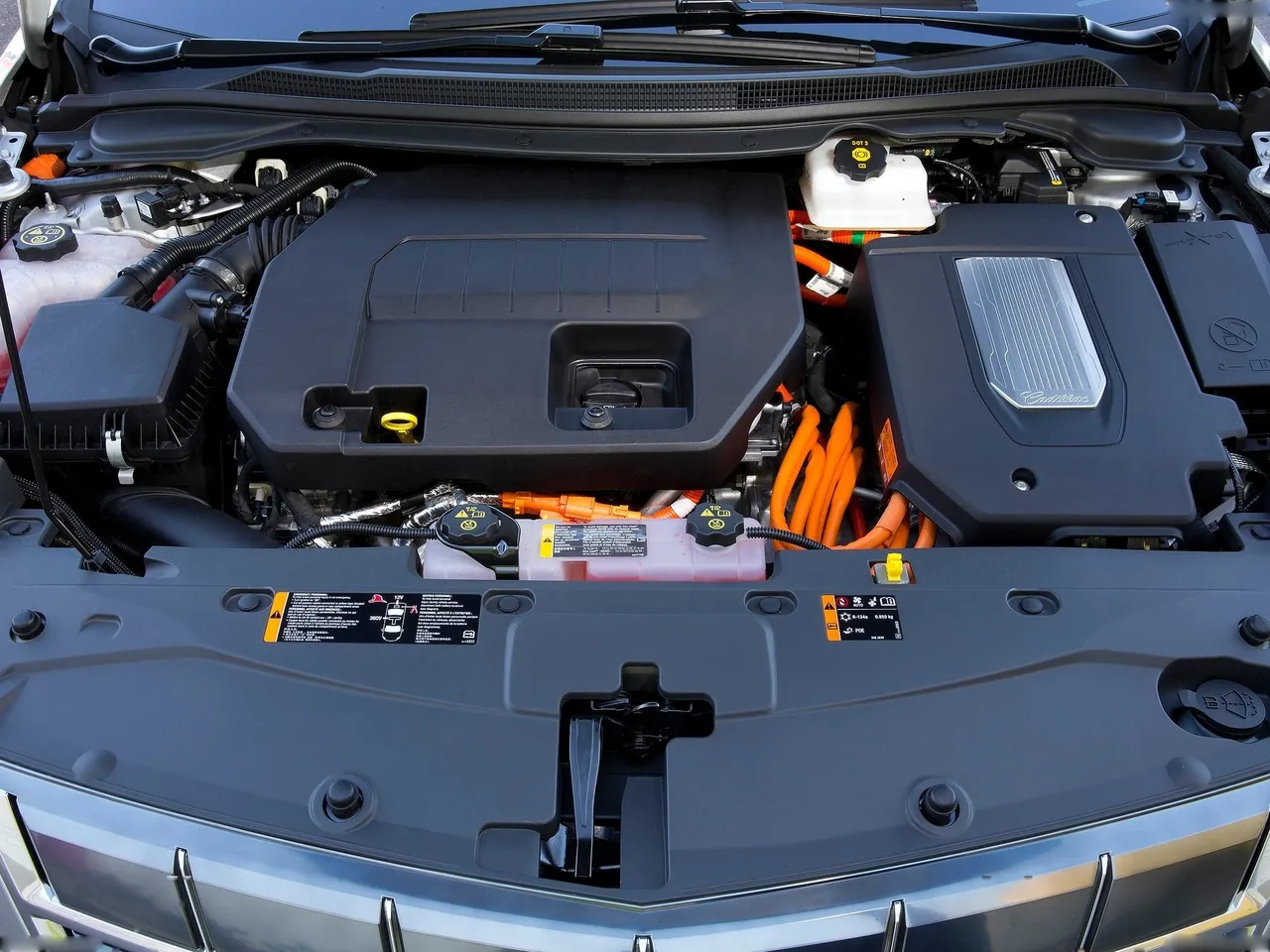 Cadillac ELR (2014) – motorový prostor