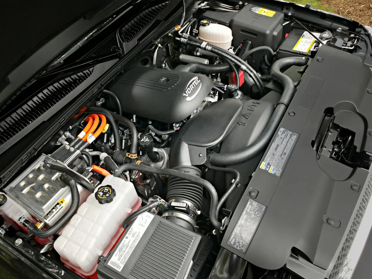 Chevrolet Silverado Hybrid (2005) – motorový prostor