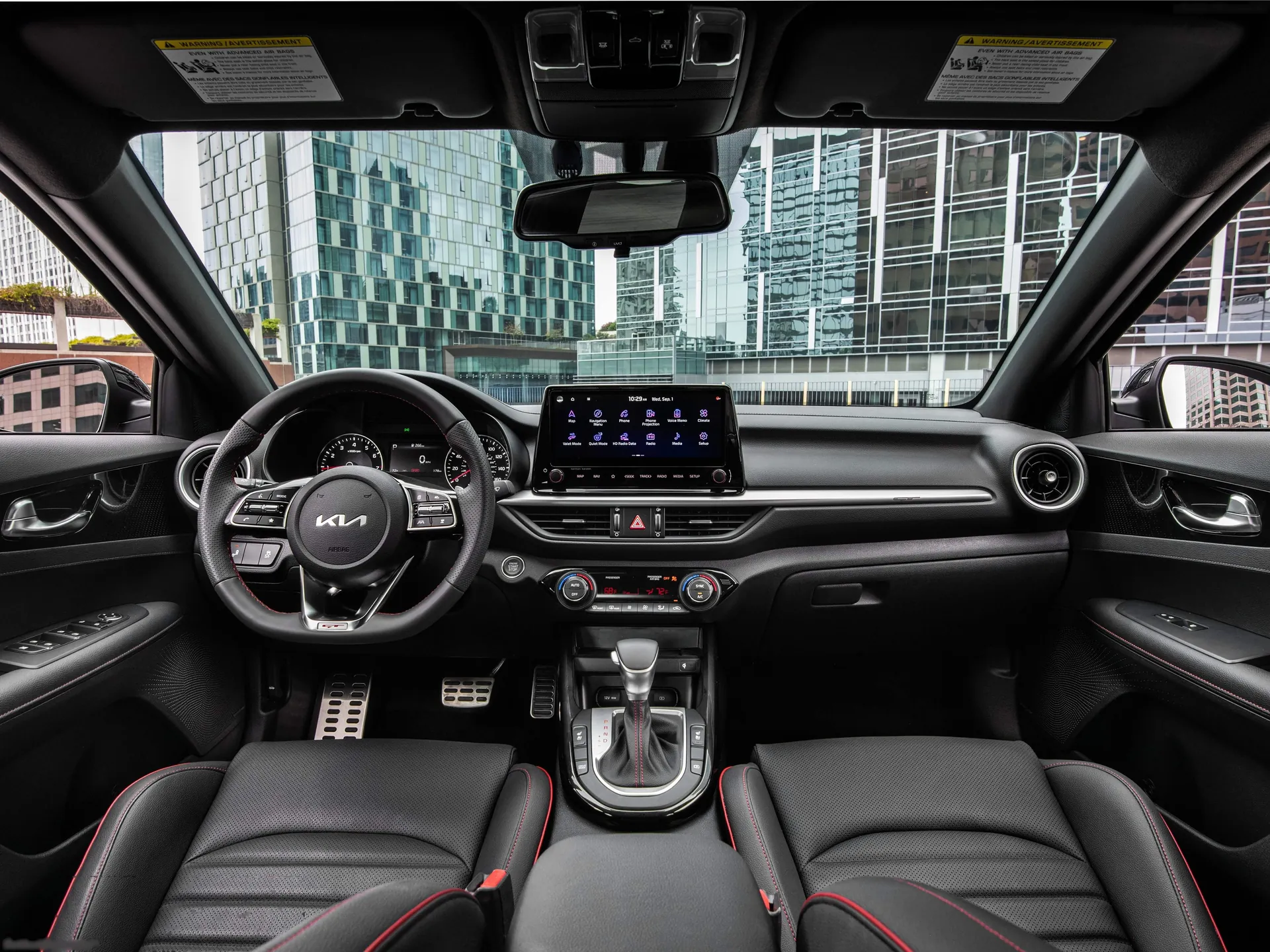 Kia Forte (2022) – interiér