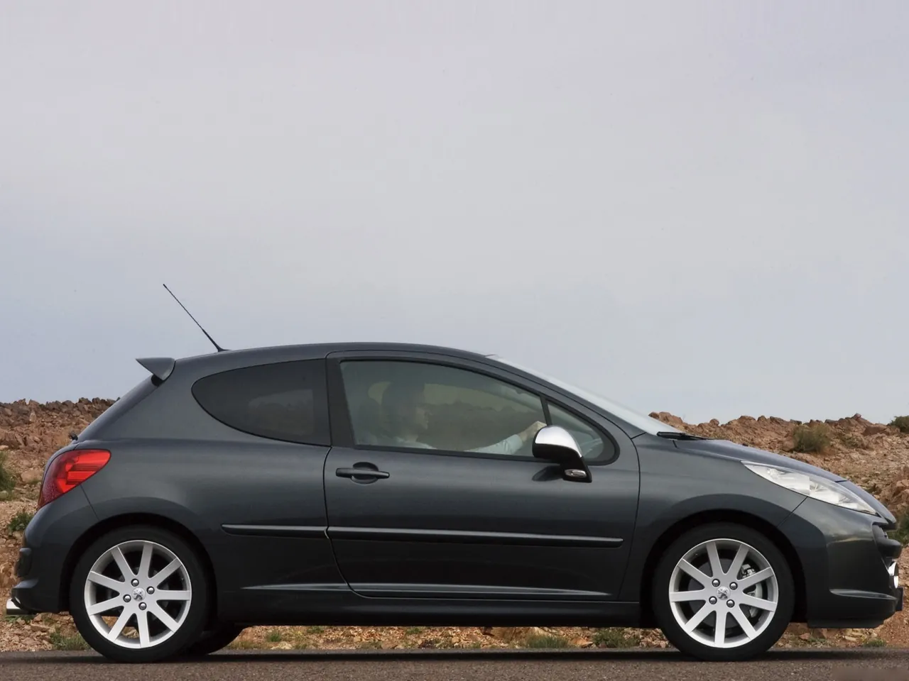 Peugeot 207 RC (2007) – boční profil