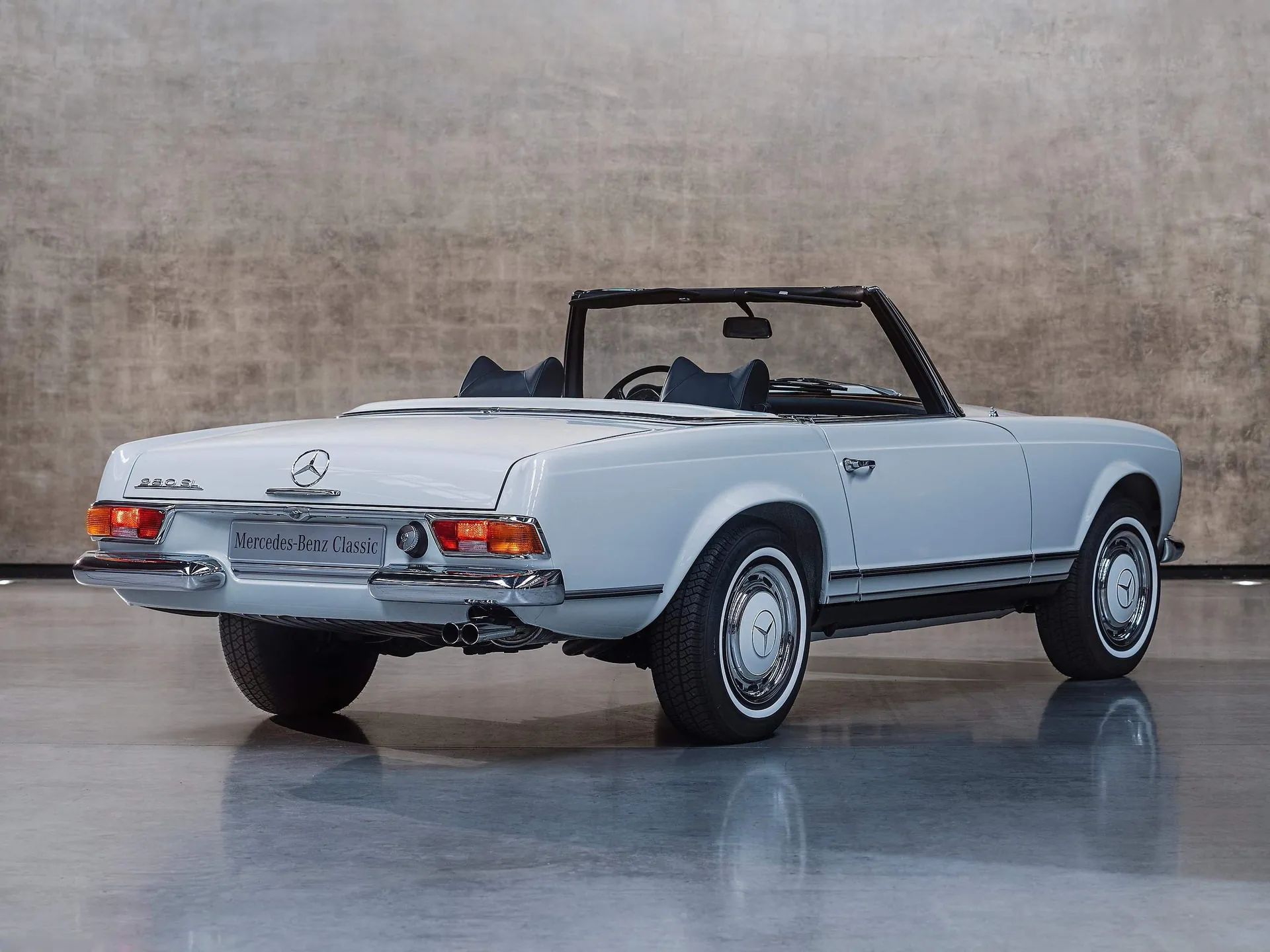 Mercedes-Benz 280 SL Pagoda (1968) - Rear Three-Quarter