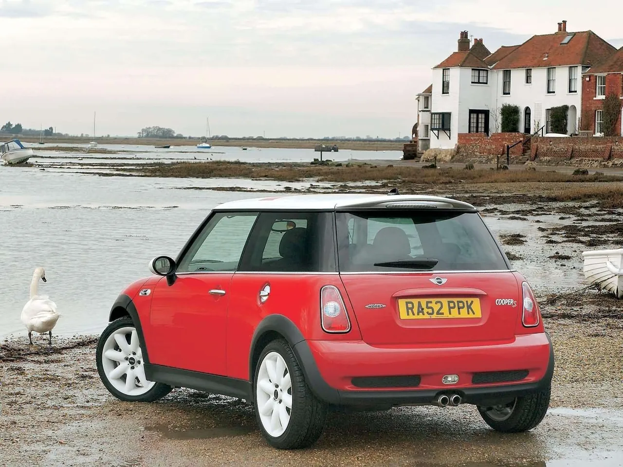 Mini Cooper S John Cooper Works (2003) – zadní tříčtvrteční pohled