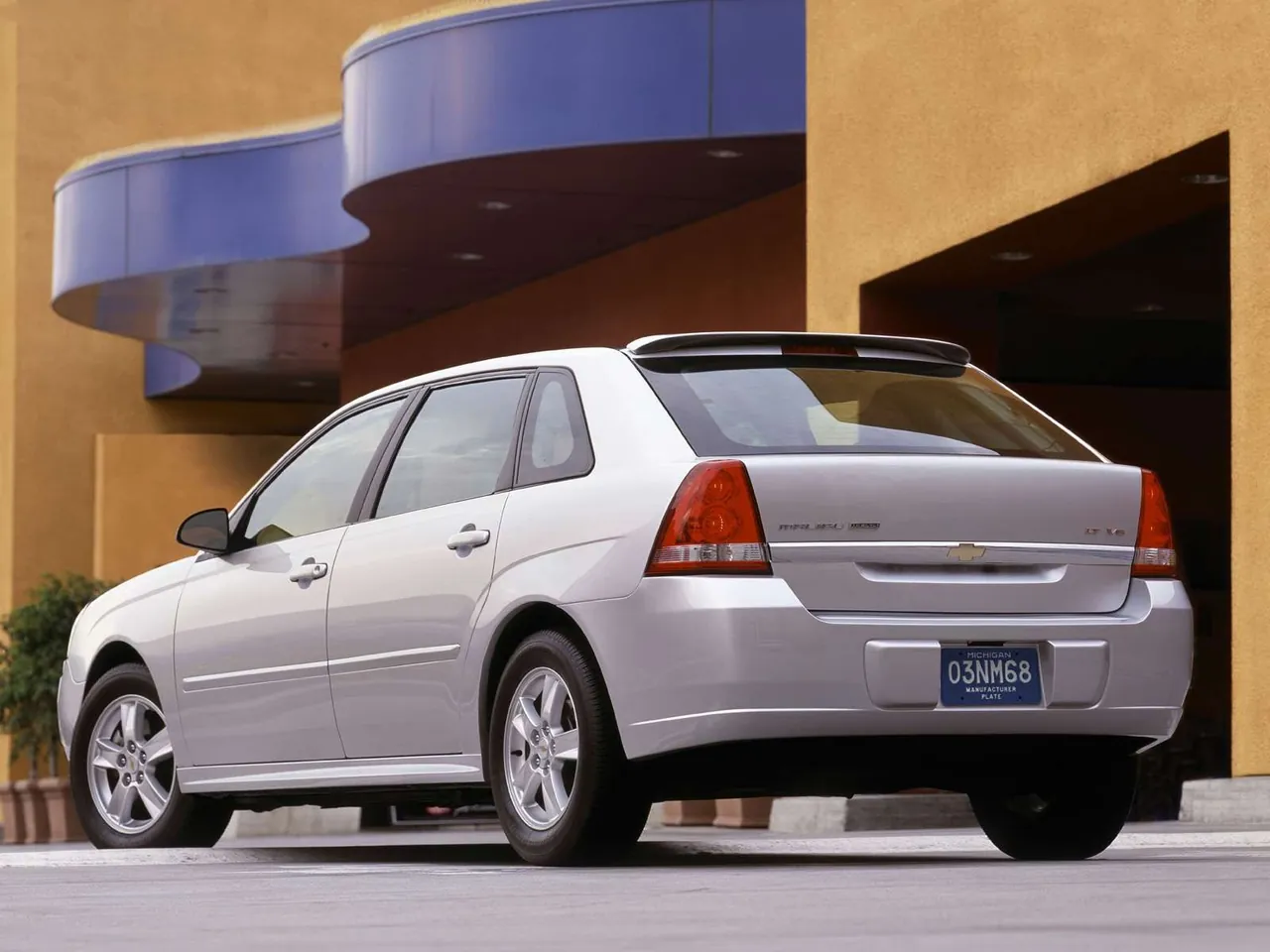 Chevrolet Malibu Maxx (2004) – zadní tříčtvrteční pohled