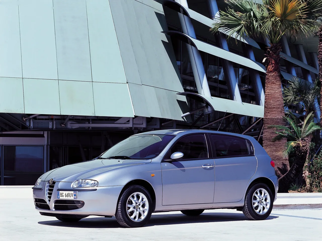 Alfa Romeo 147 (2000) - Front Three-Quarter