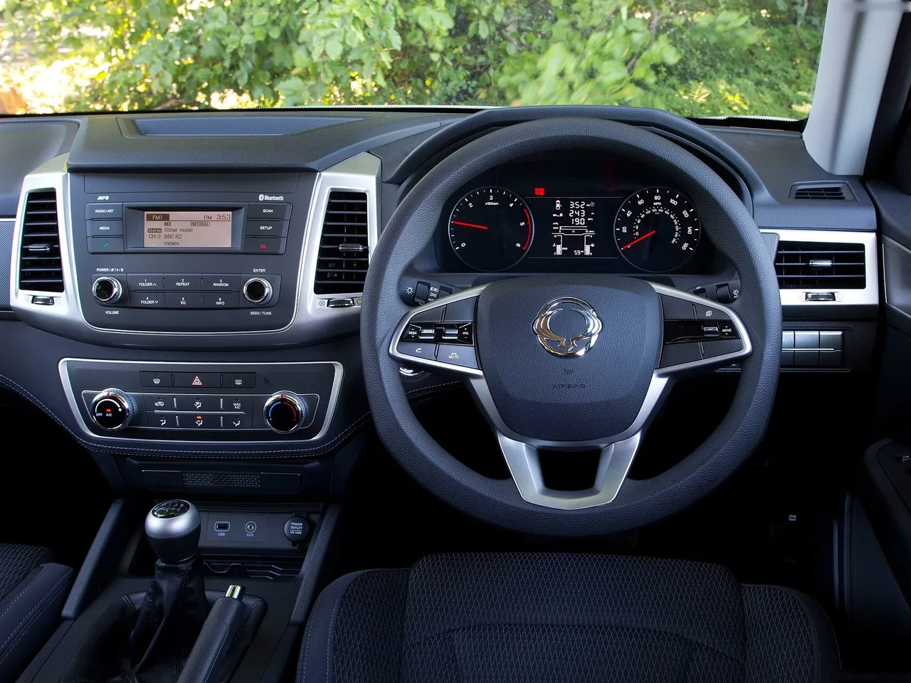 SsangYong Musso (2018) – interiér