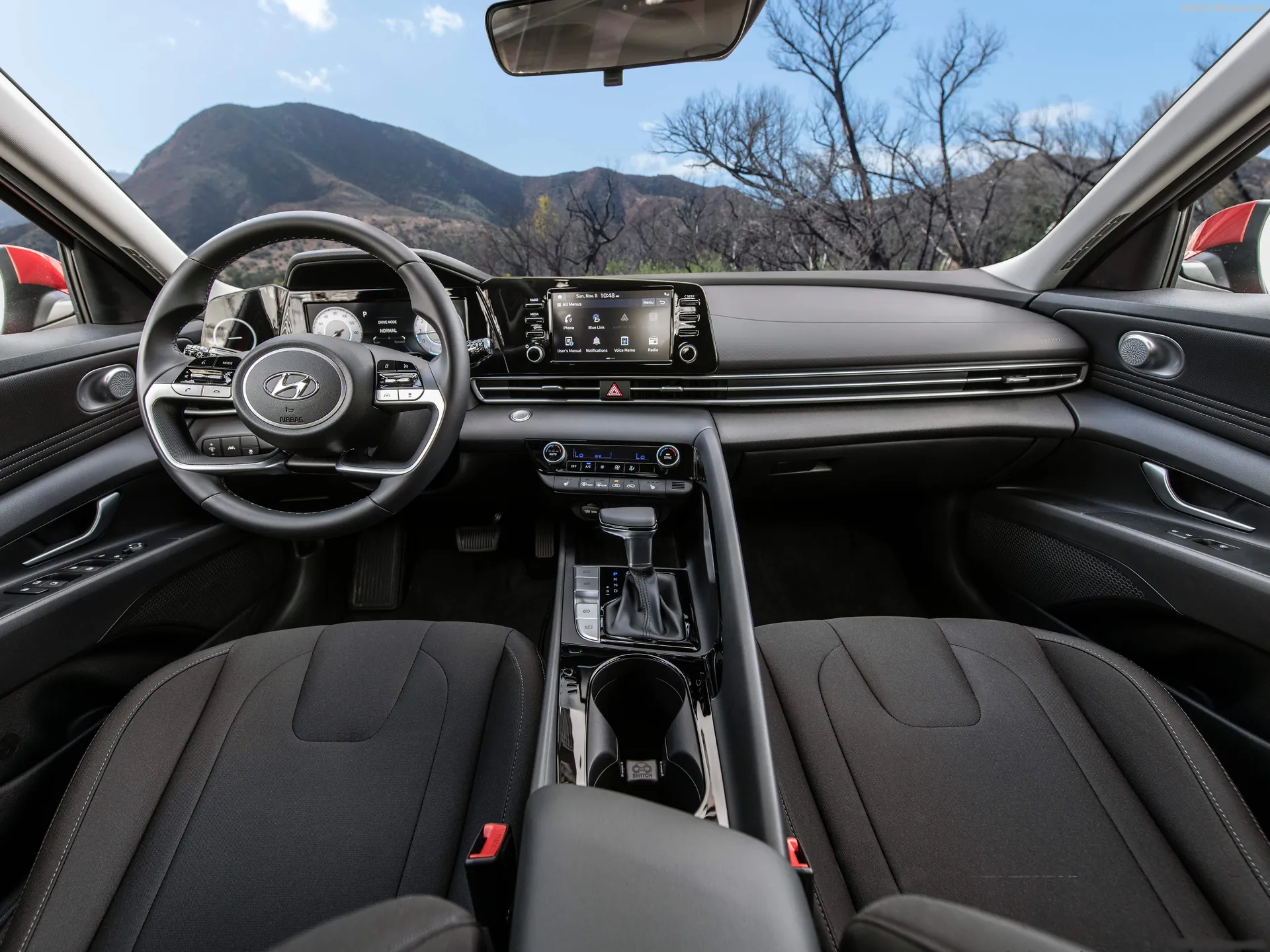 Hyundai Elantra (2021) – interiér