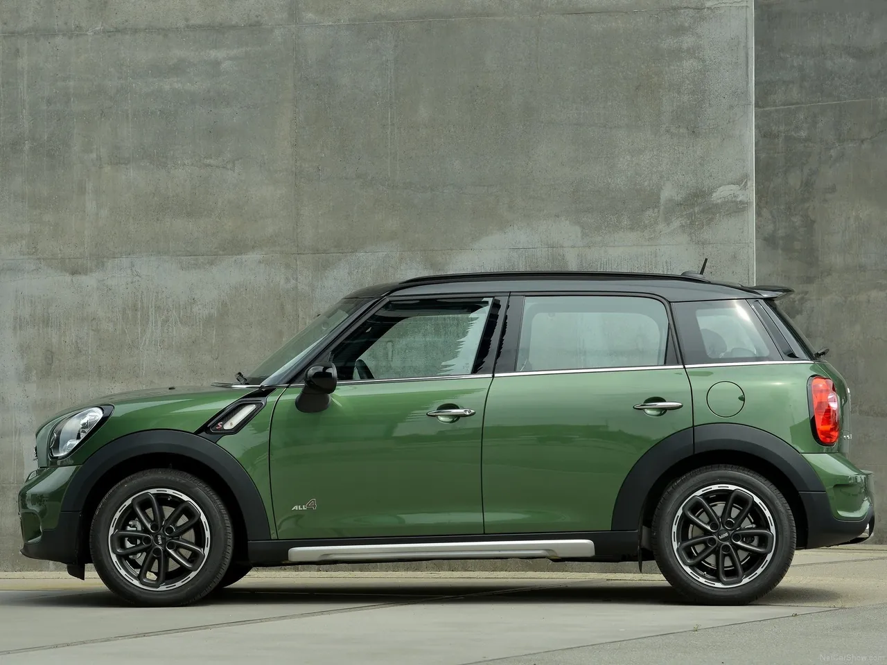 Mini Countryman (2015) – boční profil