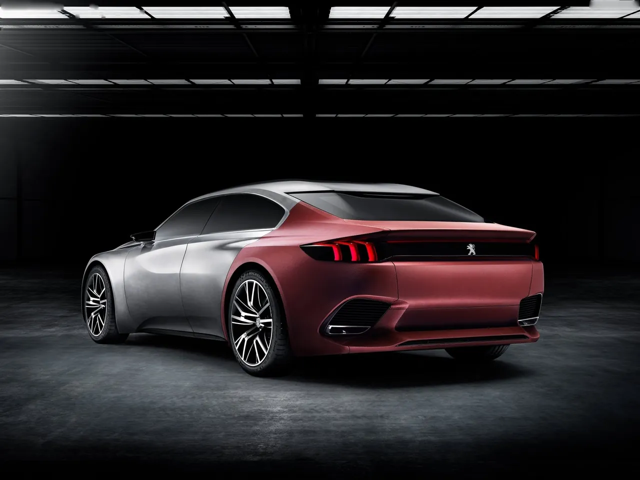 Peugeot Exalt Concept (2014) – zadní tříčtvrteční pohled