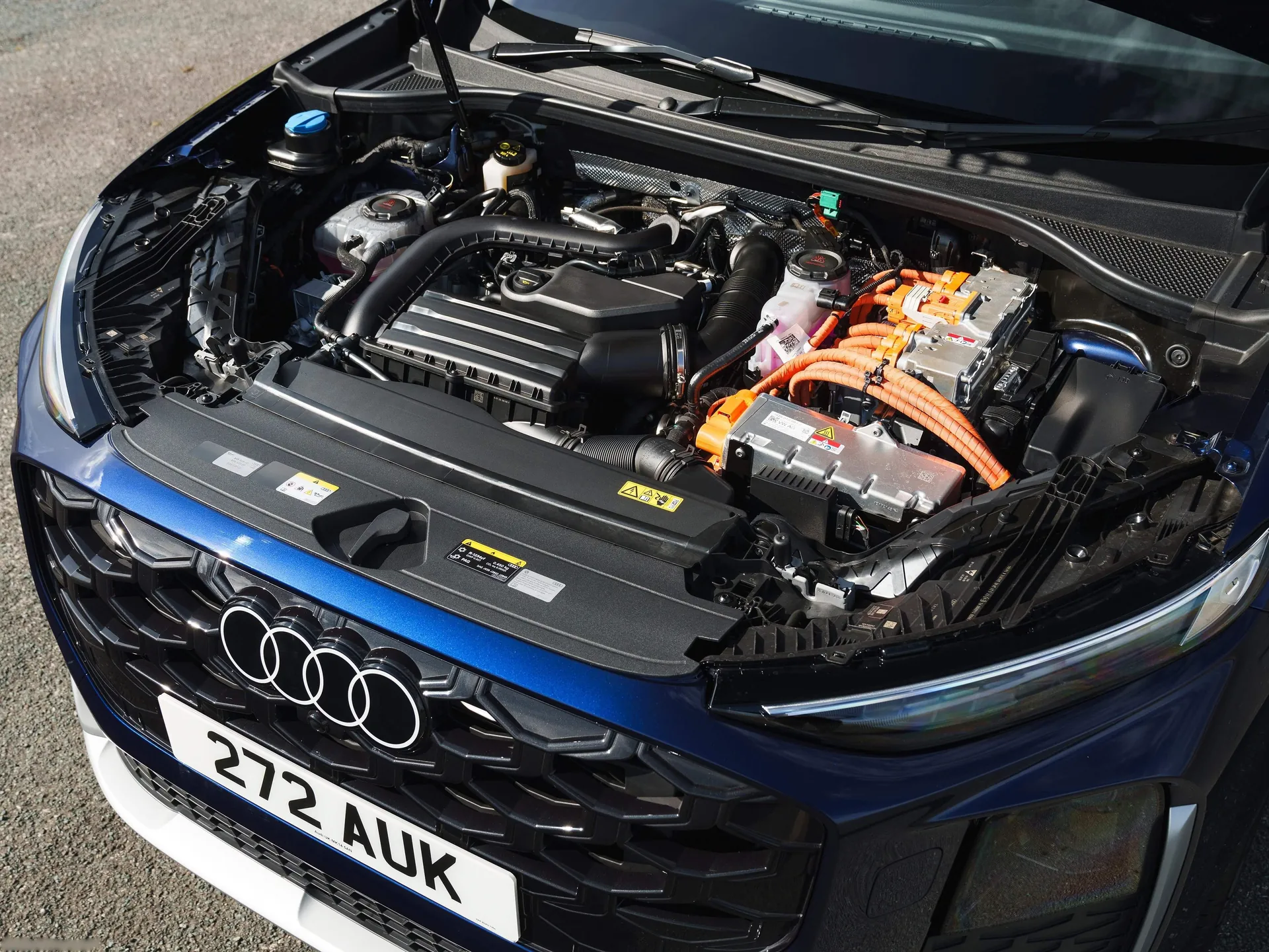 Audi Q3 SUV e-hybrid [UK] (2026) – motorový prostor