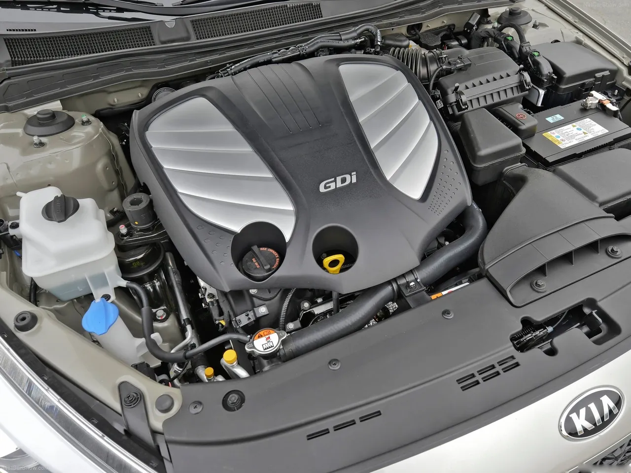Kia Cadenza (2014) – motorový prostor