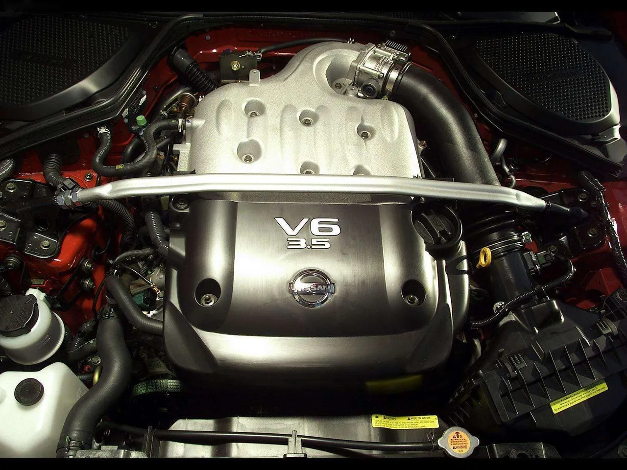 Nissan 350Z (2003) – motorový prostor