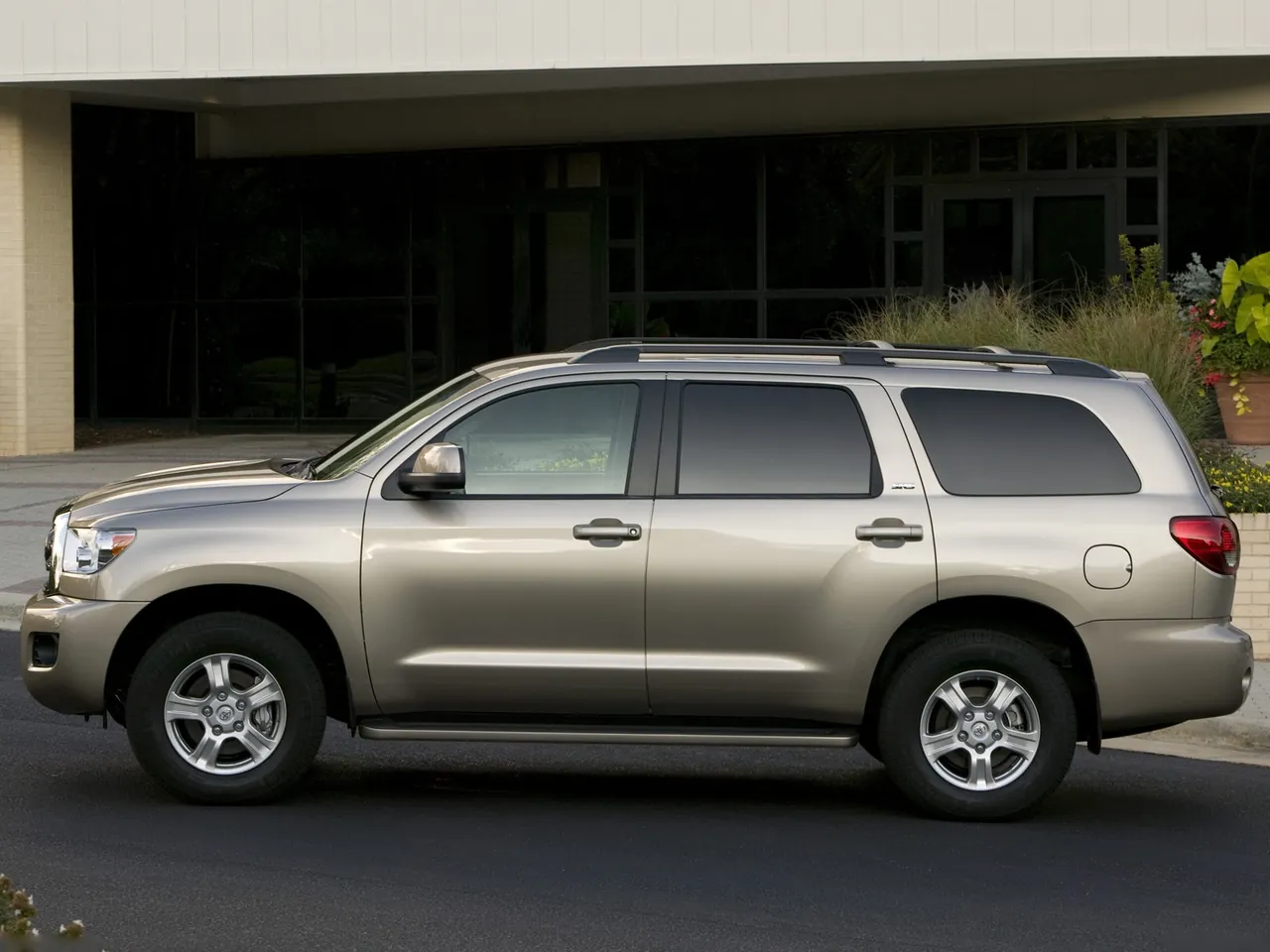 Toyota Sequoia (2008) - Side Profile
