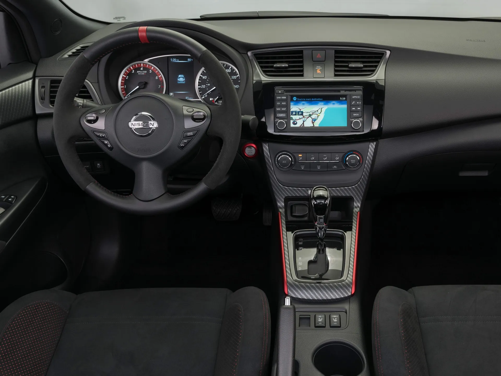 Nissan Sentra Nismo (2017) – interiér